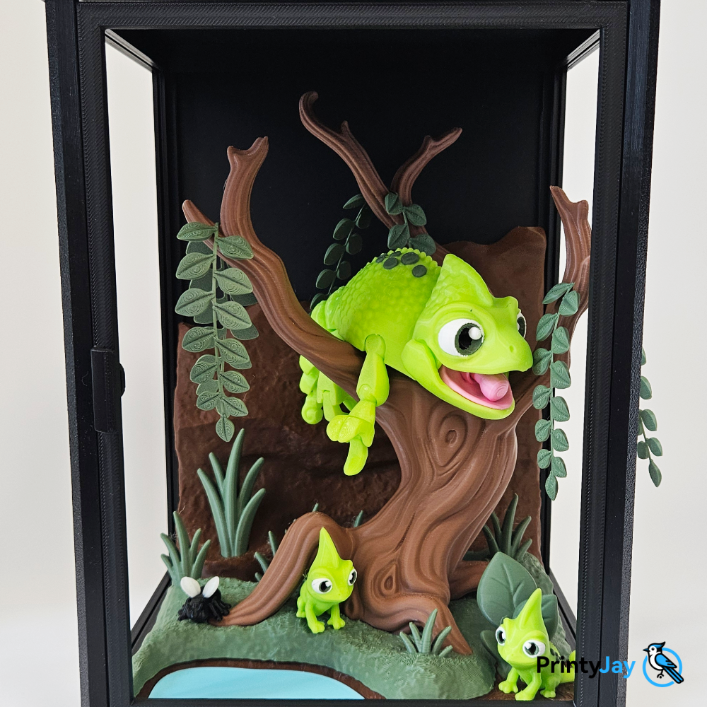 Cute green chameleon terrarium diorama 3D print in display case - PrintyJay
